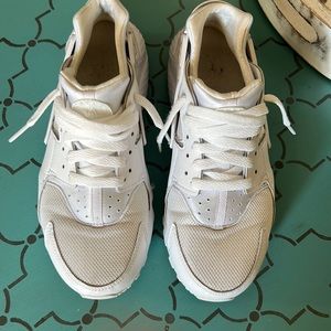 Nike Huraches White Sneakers Size 6 Youth